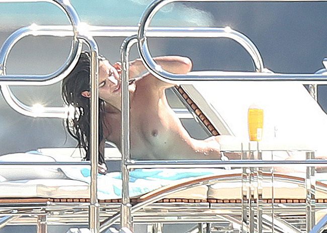 Sara Sampaio Nude