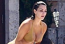 Kim Kardashian Nipslip
