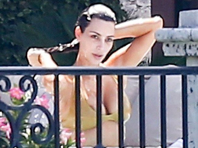 Kim Kardashian Nipslip