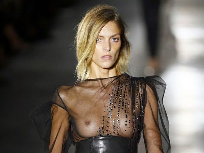 Anja Rubik Nude