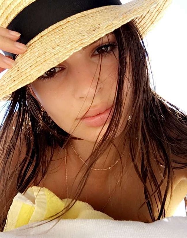 Emily Ratajkowski Nude