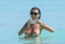 Emily Ratajkowski Nude