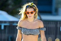 Chelsea Leyland Nude