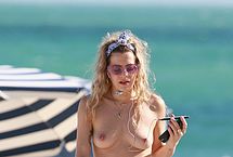 Chelsea Leyland Nude