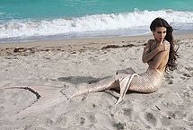 Madison Reed and Victoria Justice Nude