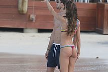 Izabel Goulart Nude