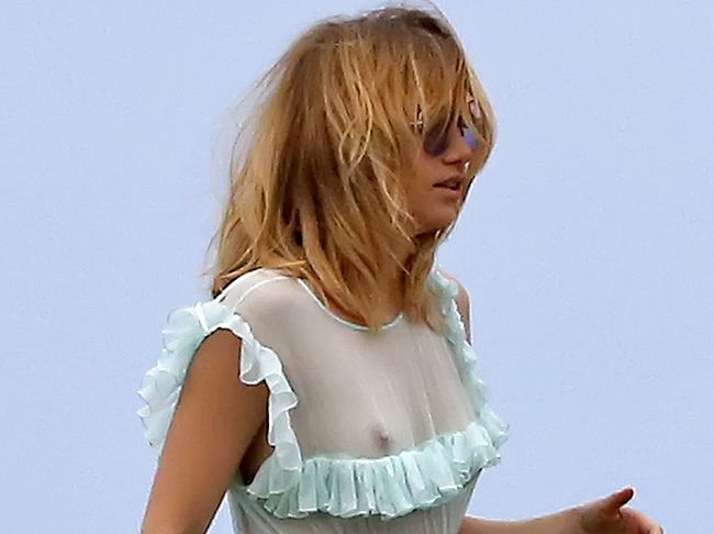 Suki Waterhouse Nude