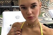 Sarah Snyder Nude