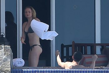 Sophie Turner Nude