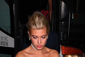 Hailey Baldwin Nude