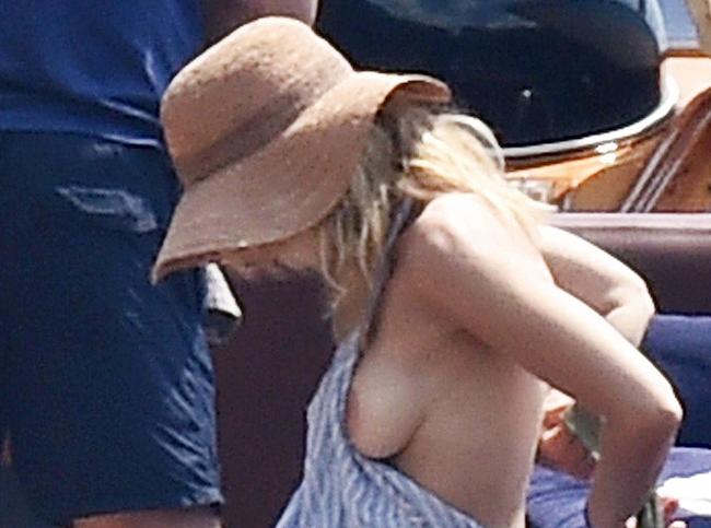 Gillian Anderson Nude