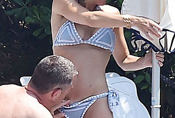 Gillian Anderson Nude