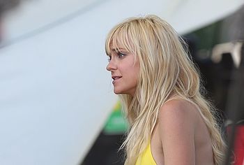 Anna Faris Nude