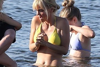 Anna Faris Nude
