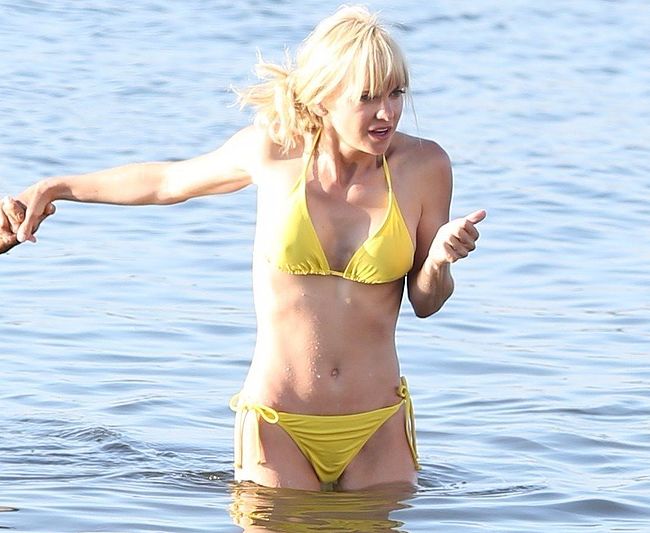 Anna Faris Nude