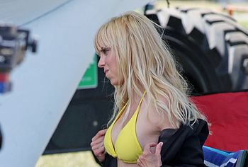 Anna Faris Nude