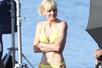 Anna Faris Nude