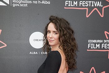 Amy Manson Nude