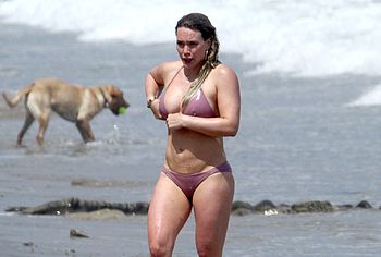 Hilary Duff Nude