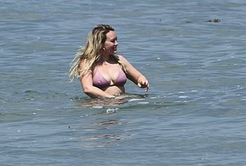 Hilary Duff Nude