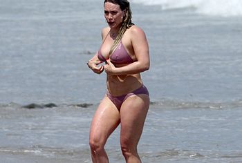 Hilary Duff Nude