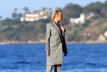Pamela Anderson Nude