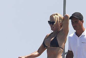 Pamela Anderson Nude
