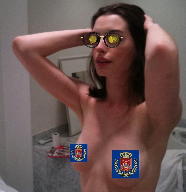 Anne Hathaway Nude