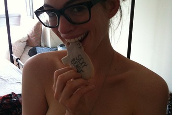 Anne Hathaway Nude