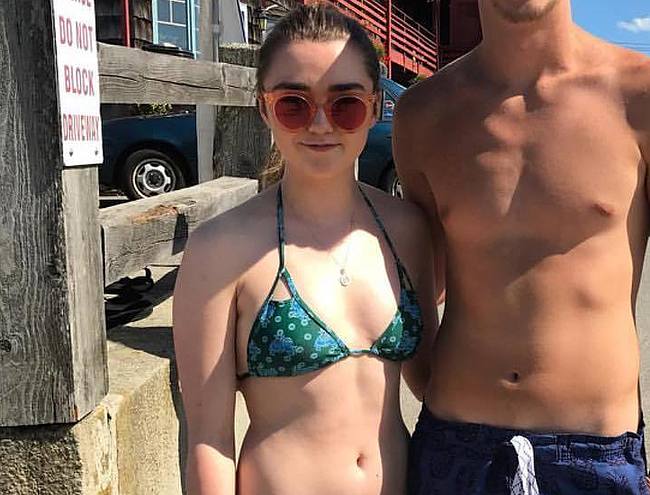 Maisie Williams Nude