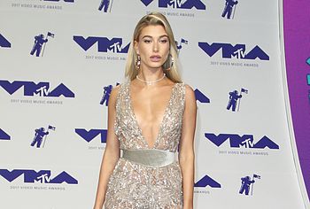 Hailey Baldwin Nude