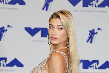 Hailey Baldwin Nude
