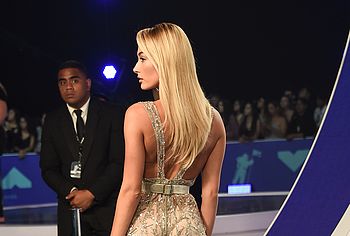 Hailey Baldwin Nude