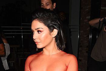Vanessa Hudgens nude