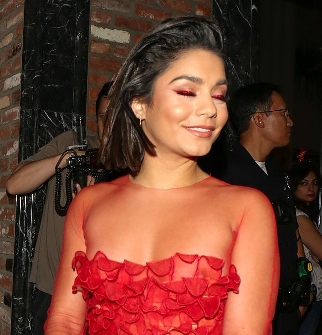 Vanessa Hudgens nude