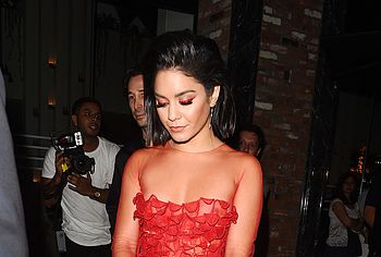 Vanessa Hudgens nude