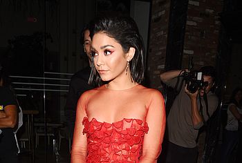 Vanessa Hudgens nude