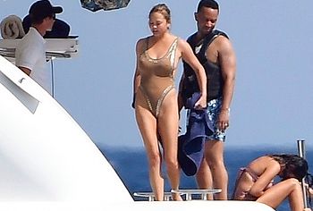 Chrissy Teigen Nude