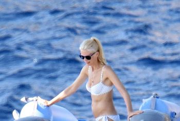 Claudia Schiffer Nude