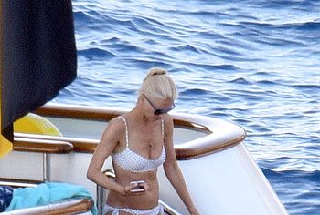 Claudia Schiffer Nude