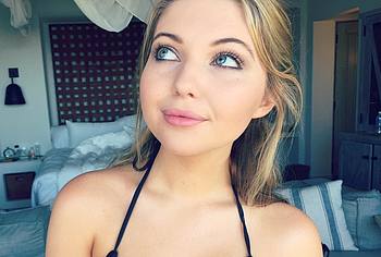 Sammi Hanratty Nude