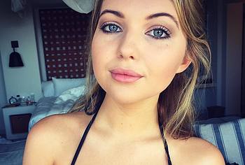 Sammi Hanratty Nude