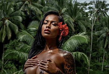 Serliana Rosida Nude