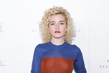 Julia Garner Nude