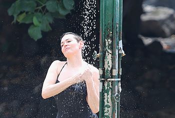 Rose McGowan Nude