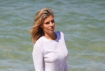 Natasha Oakley Nude
