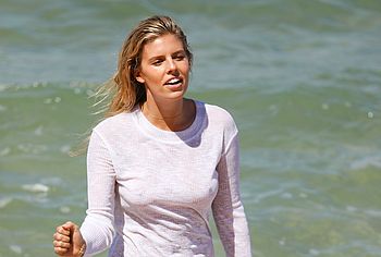 Natasha Oakley Nude