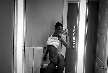 Bella Hadid Nude