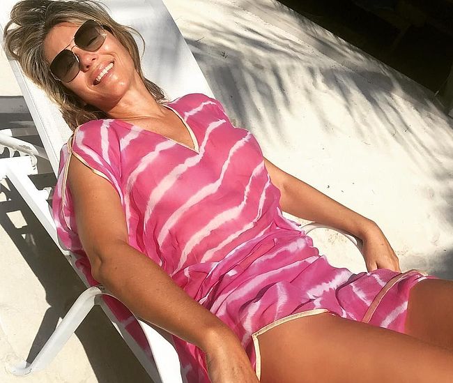 Elizabeth Hurley Nude