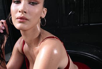 Bella Hadid Nude